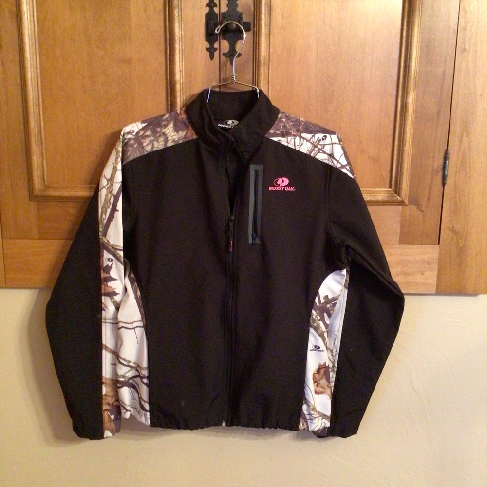 Women’s Mossy Oak zippered camo jacket